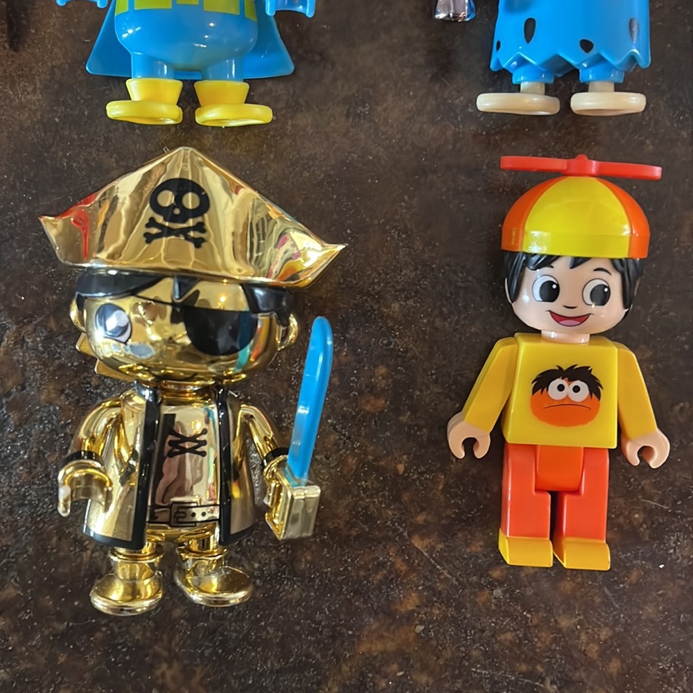 Lot of Ryan’s World Figures with Accessories - Picture 11 of 12